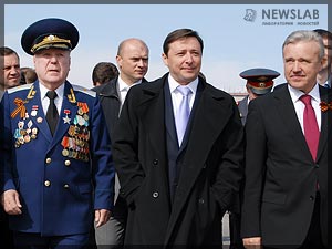Фото: Александр Хлопонин в центре, справа Александр Усс