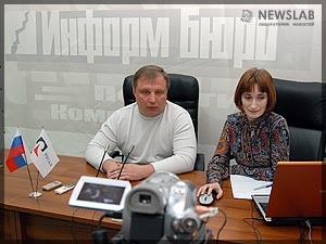 Фото: Online-конференция управляющего директора завода РУСАЛ Красноярск Евгения Жукова (слева)