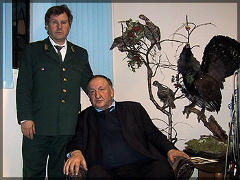 Владимир Луцкий (слева) и Вадим Федяев, старейший охотовед Минусинского района