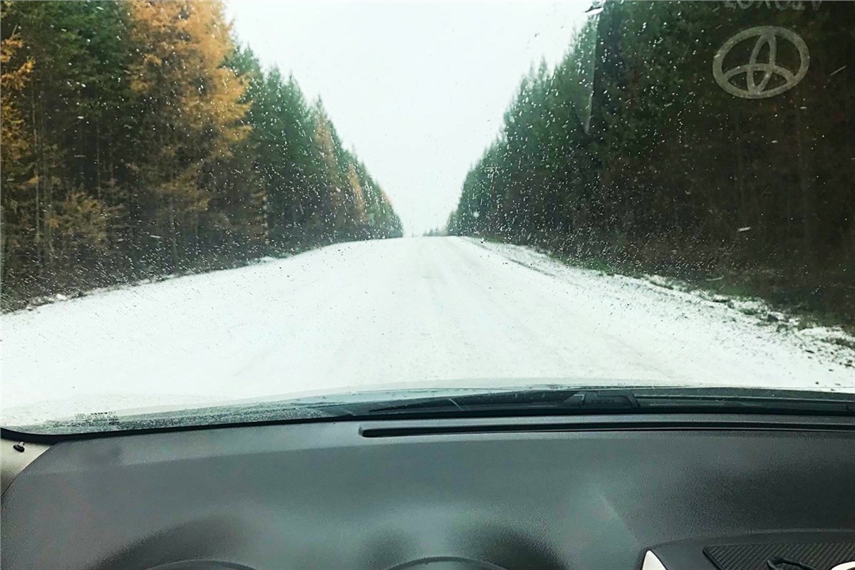 В Красноярском крае трассы замело снегом. На дороги вышла спецтехника  (видео) | 08.10.2021 | Красноярск - БезФормата