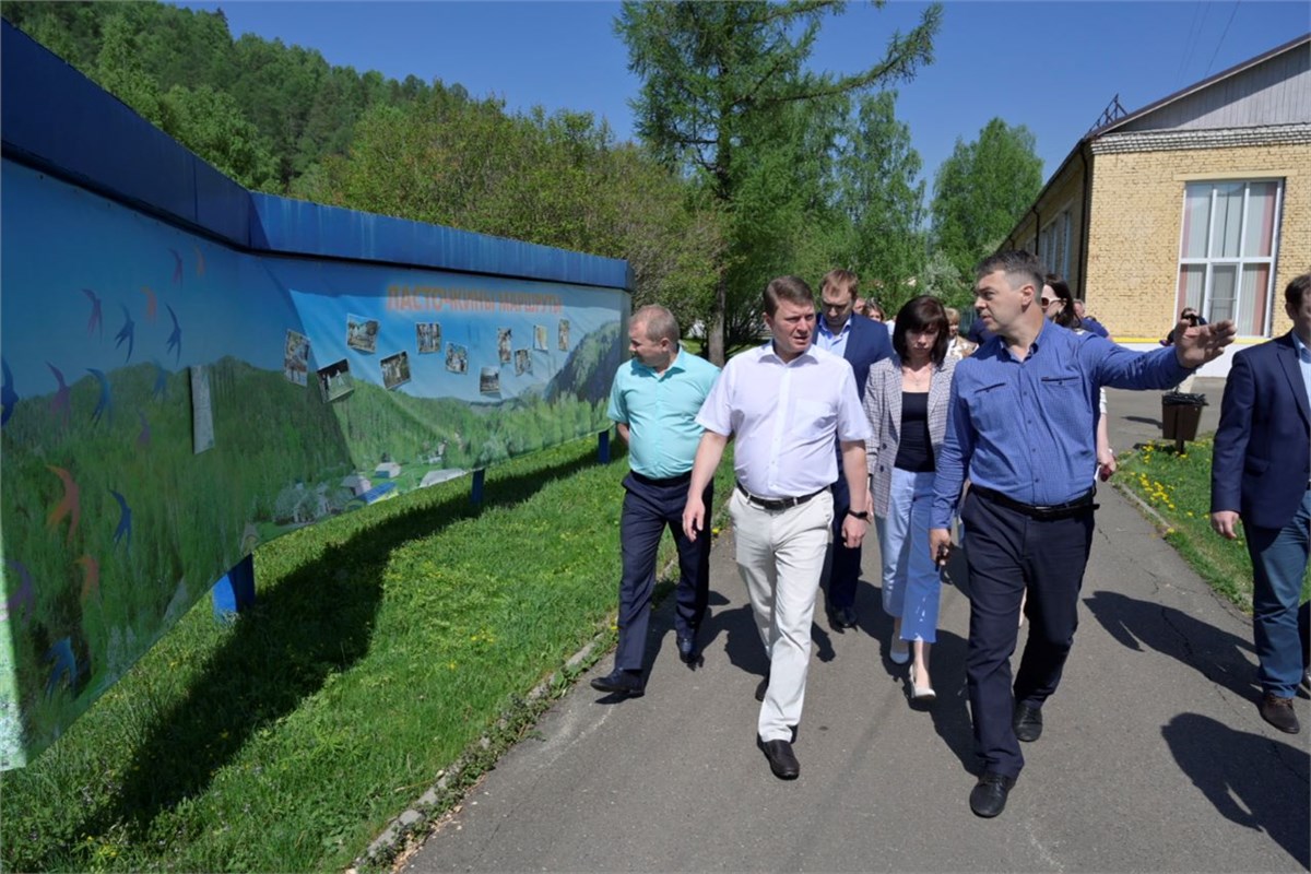 Мэр Красноярска проверил готовность загородного лагеря к приему детей |  24.05.2022 | Красноярск - БезФормата