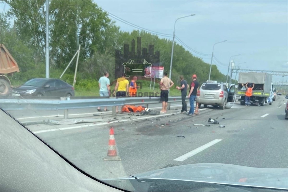 В районе Емельяново кроссовер сбил дорожного рабочего | 14.06.2022 |  Красноярск - БезФормата