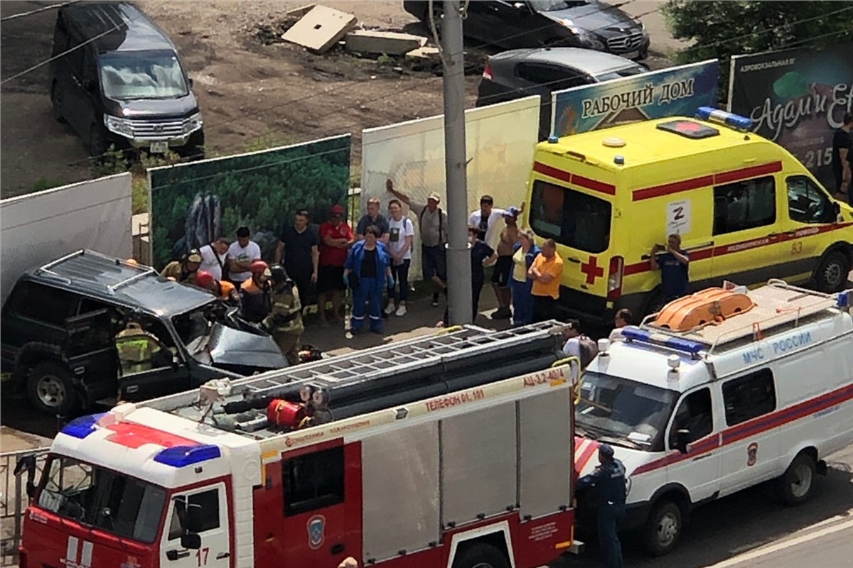 В Советском районе автомобиль вылетел на тротуар и врезался в столб |  20.06.2022 | Красноярск - БезФормата