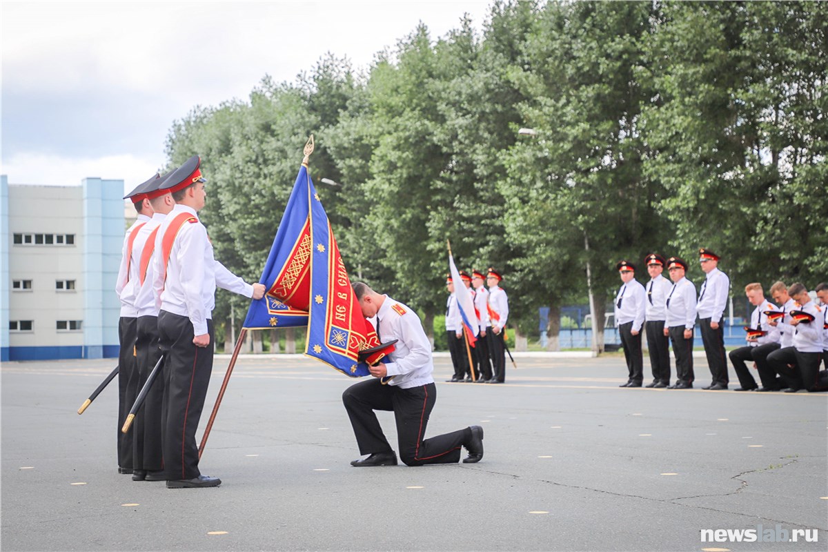 В добрый путь!»: в Красноярске прошёл выпускной бал кадетов и гимназисток |  24.06.2022 | Красноярск - БезФормата