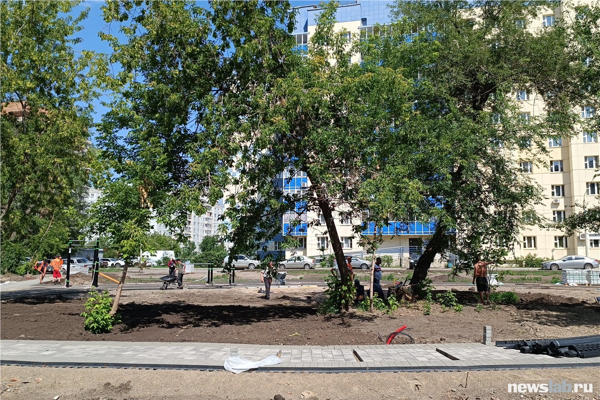 Вышел из дома — и гуляй!»: в Пашенном на месте снесенных бараков уже  наполовину отстроили новый сквер | 27.06.2022 | Красноярск - БезФормата