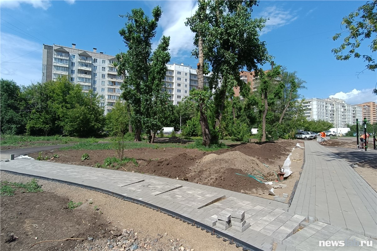 Вышел из дома — и гуляй!»: в Пашенном на месте снесенных бараков уже  наполовину отстроили новый сквер | 27.06.2022 | Красноярск - БезФормата