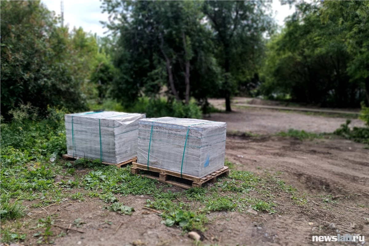 Вышел из дома — и гуляй!»: в Пашенном на месте снесенных бараков уже  наполовину отстроили новый сквер | 27.06.2022 | Красноярск - БезФормата