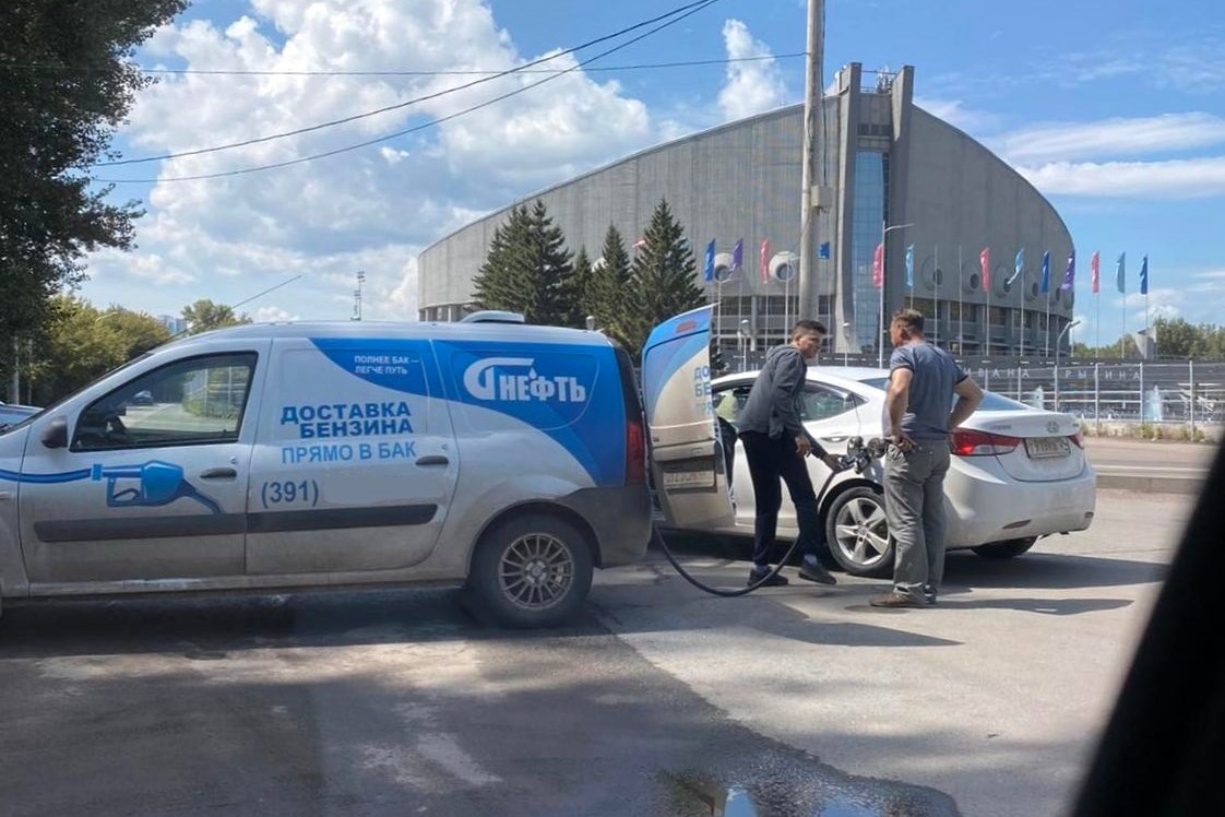 Дорого и незаконно»: в Красноярске на острове Отдыха поймали «мобильную  АЗС» | 21.07.2022 | Красноярск - БезФормата