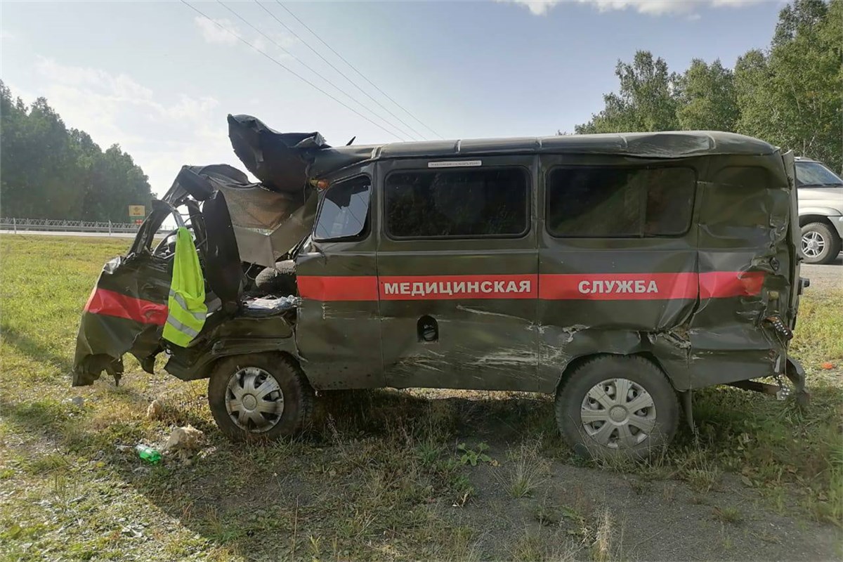 В Красноярском крае УАЗик скорой помощи столкнулся с фурой. Погибла  медсестра | 13.08.2022 | Красноярск - БезФормата