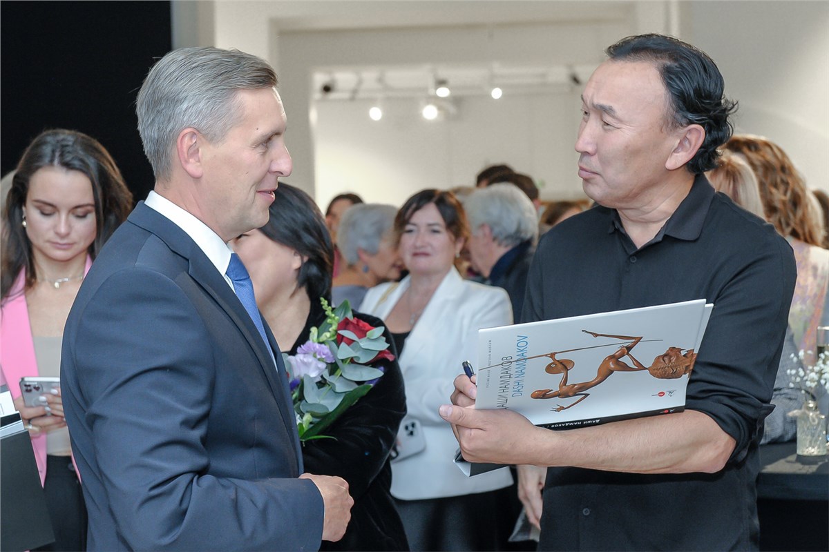 В Красноярске открылась выставка скульптора Даши Намдакова | 19.08.2022 |  Красноярск - БезФормата