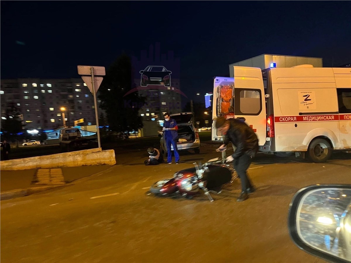 Молодой мопедист пострадал в ДТП в красноярской Николаевке (видео) |  02.09.2022 | Красноярск - БезФормата