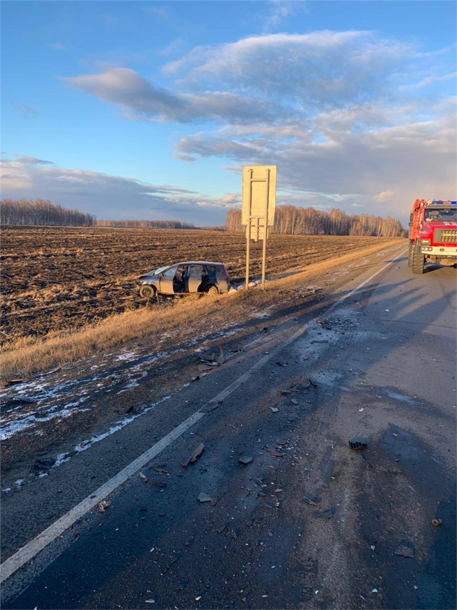 Автоледи врезалась в фуру на трассе в Канском районе и погибла | 31.10.2022  | Красноярск - БезФормата