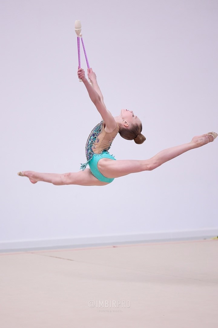 Ню гибких девушек гимнасток балерин (37 фото)