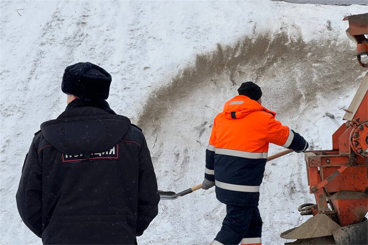 В Красноярске продолжают бороться со стихийными и опасными горками |  14.12.2022 | Красноярск - БезФормата