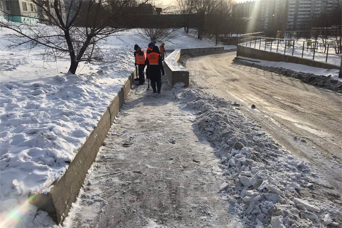 Красноярские полицейские увидели в соцсетях жалобу жителей Солнечного на  скользкую улицу и заставили дорожников почистить ее | 25.01.2023 |  Красноярск - БезФормата