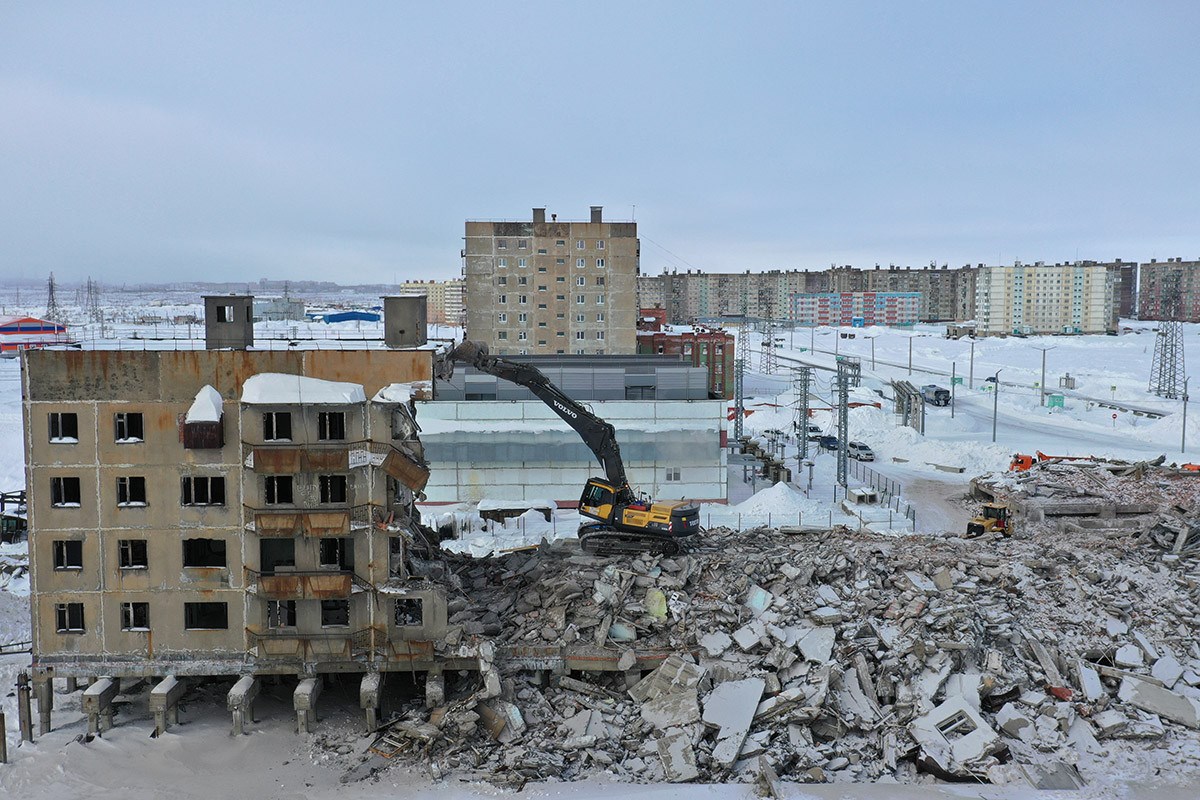 В норильском Оганере разбирают аварийные здания | 30.03.2023 | Красноярск -  БезФормата