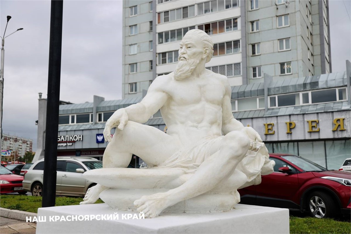 На Предмостной площади появились две скульптуры | 13.09.2023 | Красноярск -  БезФормата