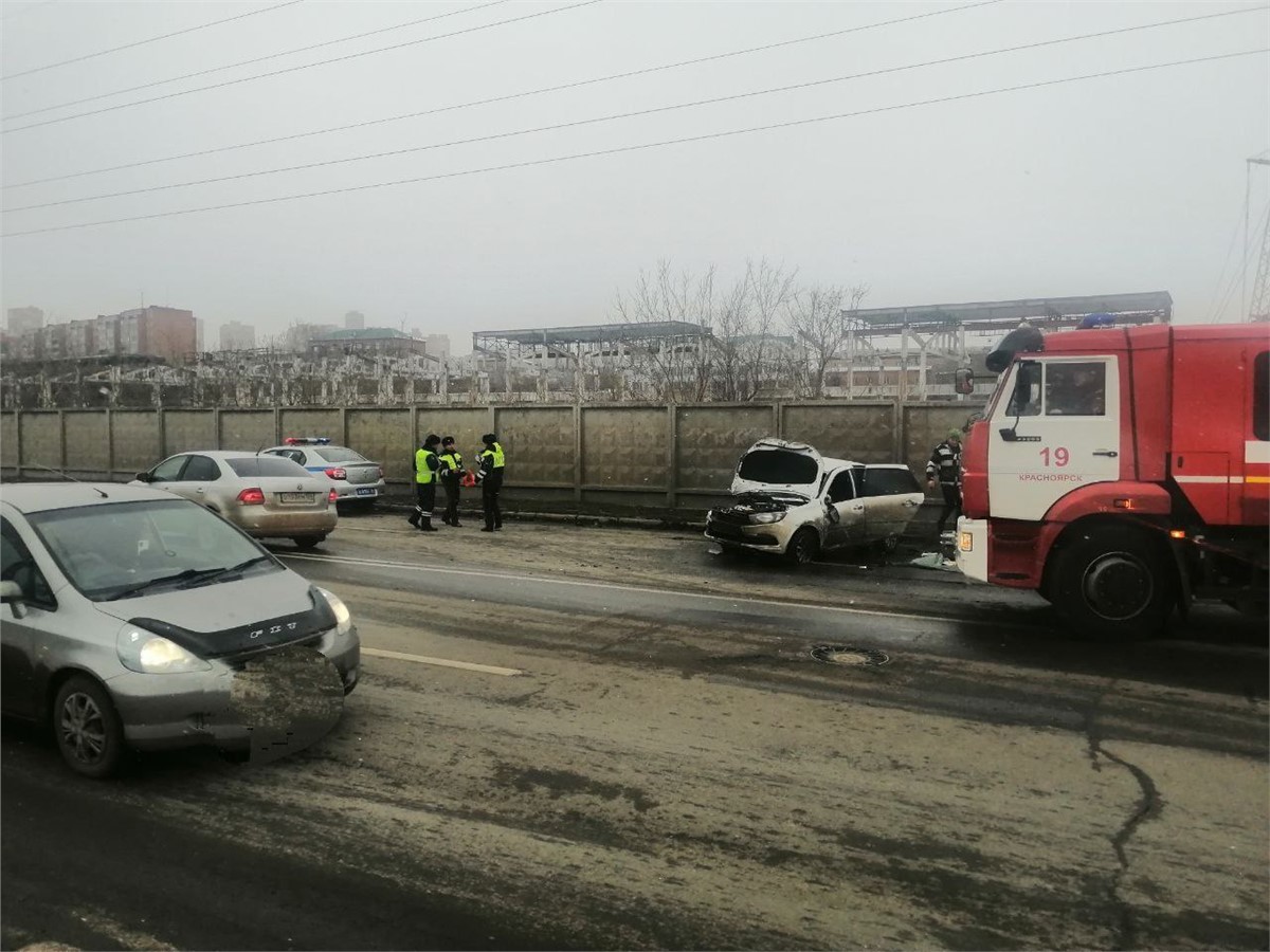 Неопытный водитель устроил ДТП с пострадавшими в центре Красноярска (видео)  | 07.11.2023 | Красноярск - БезФормата