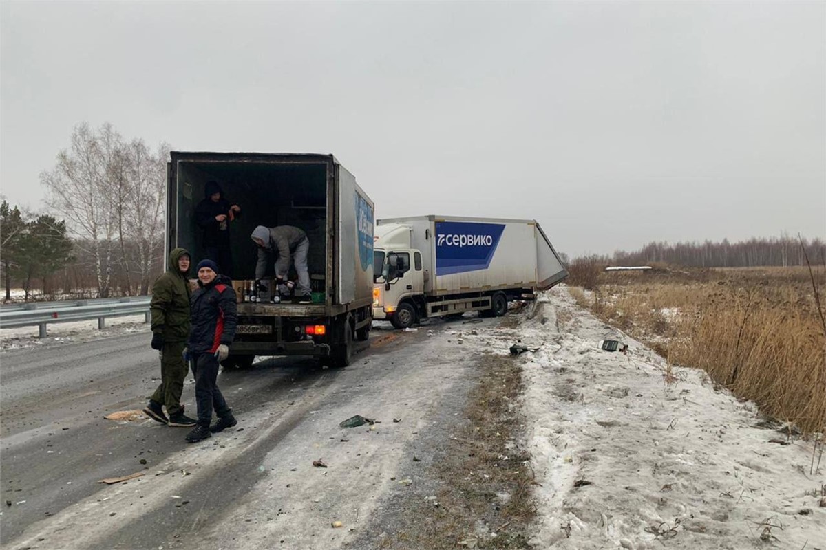 В Красноярском крае на замерзшей после дождя трассе произошло сразу семь  ДТП (видео) | 13.11.2023 | Красноярск - БезФормата