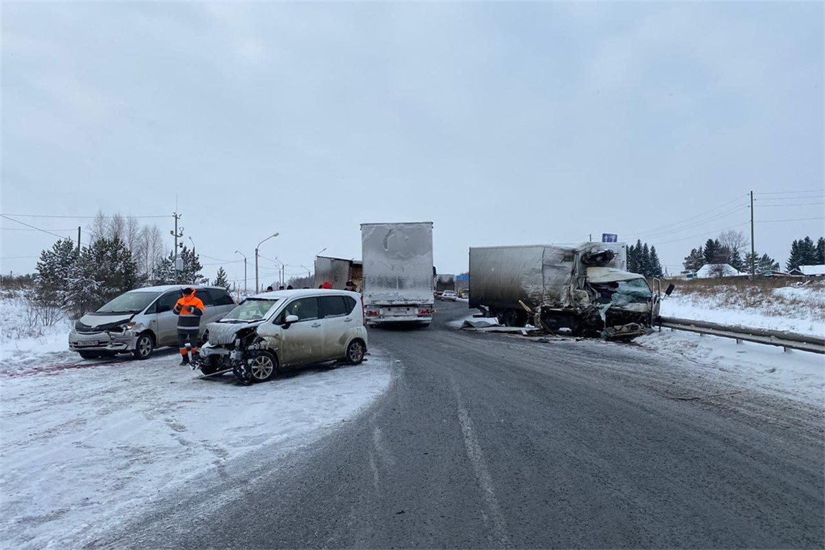 В Ачинском районе федеральная трасса частично перекрыта из-за нескольких  ДТП | 26.11.2023 | Красноярск - БезФормата