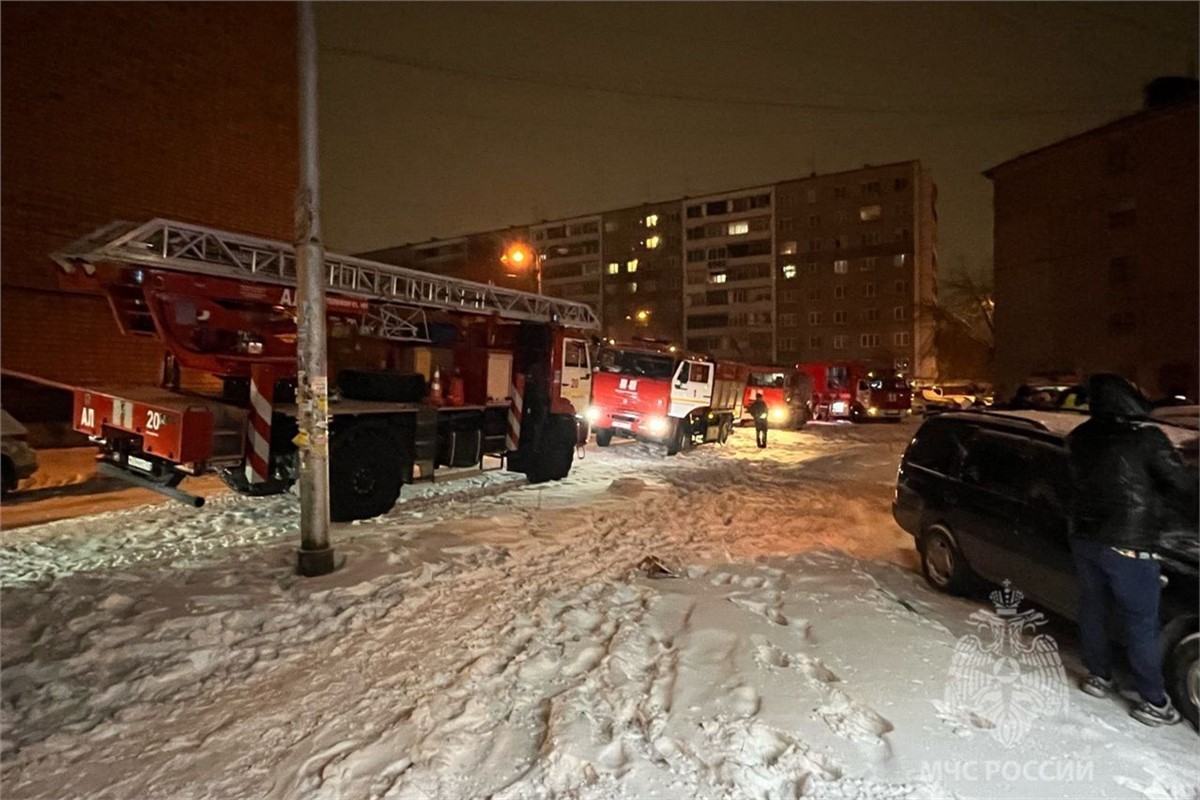 В Красноярске грудной ребенок попал в больницу после пожара в пятиэтажке  (видео) | 06.12.2023 | Красноярск - БезФормата