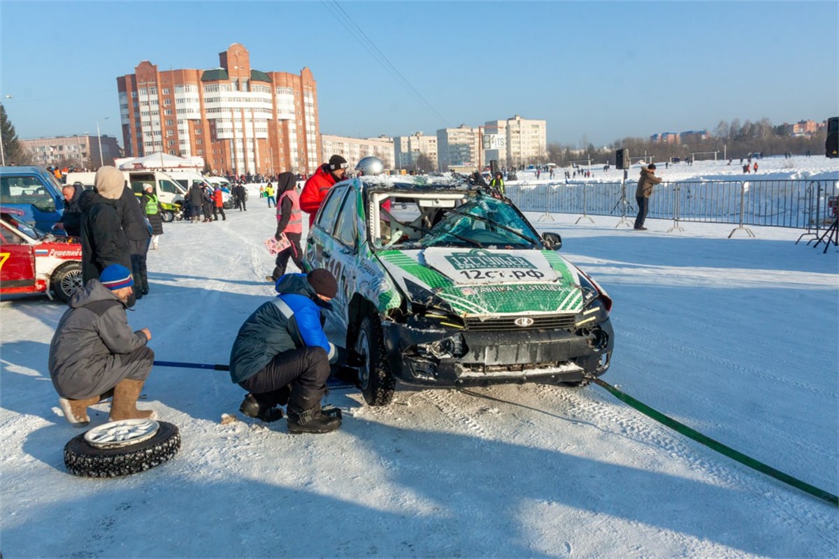 Ледовые автогонки впервые прошли на озере-парке в Зеленогорске (видео) |  05.02.2024 | Красноярск - БезФормата