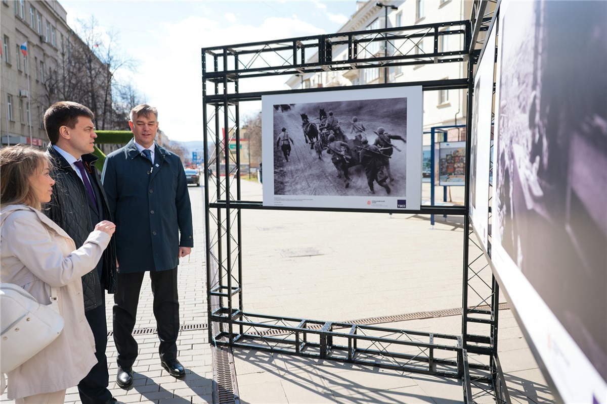 В Красноярске открыли фотовыставку к 79-й годовщине Великой Победы |  02.05.2024 | Красноярск - БезФормата