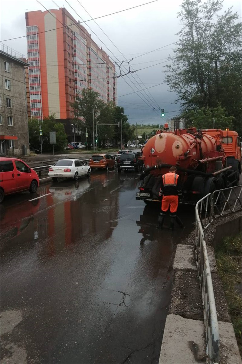 Красноярск подтопило ночным дождем | 04.07.2024 | Красноярск - БезФормата