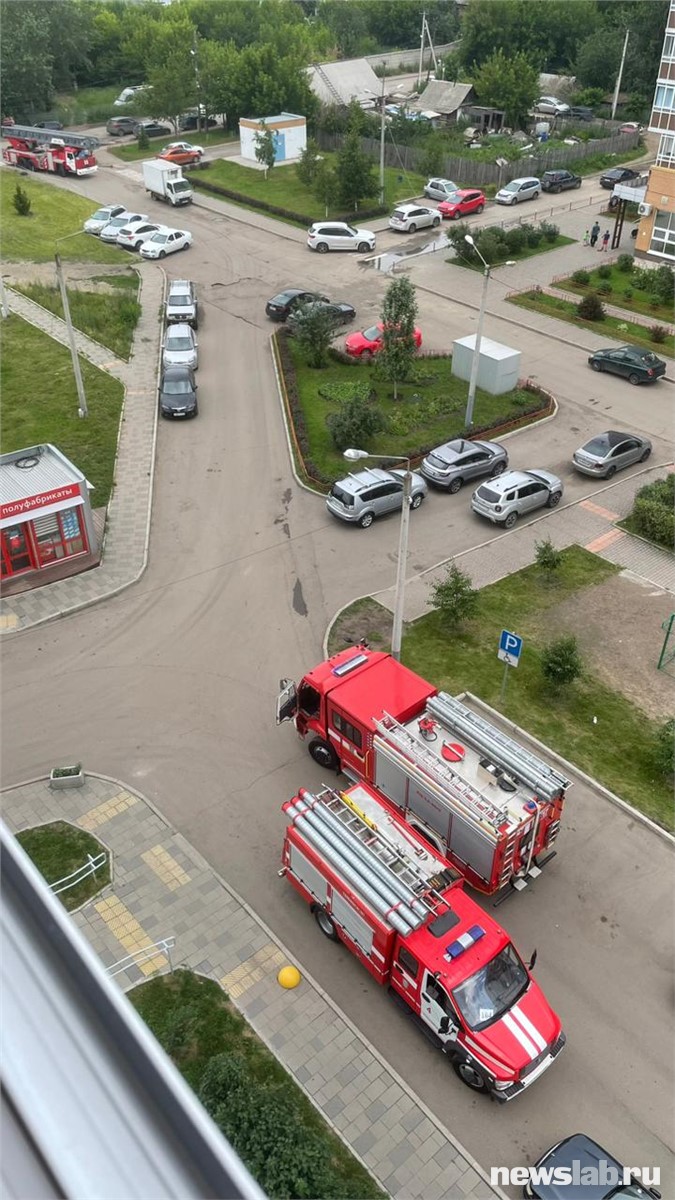 В Красноярске пожарные вытащили двух детей из горящей 17-этажки |  09.07.2024 | Красноярск - БезФормата