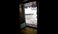 Открытая дверь в автобусе №49, 29.12.2015