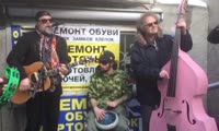 Борис Гребенщиков и «Аквариум» сыграли в подземном переходе в Красноярске