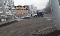 Парень кидался с ножом на двух сотрудников полиции