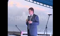 Мэр читает свое стихотворение  «Енисейское сердце России»