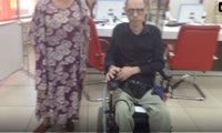 Красноярец в инвалидном кресле тестирует Многофункциональный центр на доступность