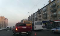 Видео с места аварии на остановке Красномосковская в Красноярске