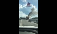 Автокран горит на Шинном мосту в Ленинском районе Красноярска