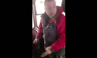 В красноярским автобусе пассажир напал на подростка