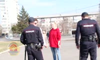Сотрудники полиции Красноярска заступили на охрану общественного порядка вместе с дружинниками и волонтерами