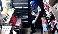 Момент ограбления магазина в Кемерово