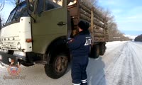 На юге Красноярского края сотрудники ГИБДД выявили факт нарушения правил перевозки лесной продукции