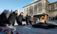Возложение цветов на Мемориале Победы
