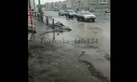 Жители микрорайона Покровка жалуются на растаявший снег на дорогах