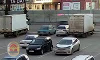 Полицейские задержали подозреваемого в краже и поджоге автомобиля около торгового центра в Центральном районе Красноярска