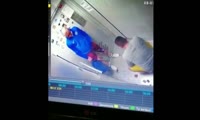На Взлётке вандалы устроили погром в лифте