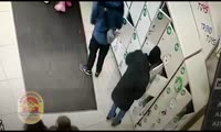Красноярец украл рюкзак из ячейки супермаркета