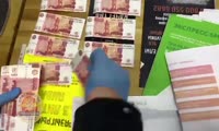 В Красноярске  задержали семью сбытчиков пятитысячных фальшивок 