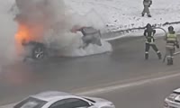 Пожарные тушат BMW на Тотмина