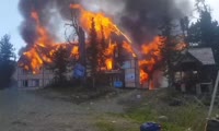 На базе отдыха «Ергаки» сгорел гостевой дом