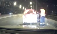 В Красноярском крае госавтоинспекторы оказали помощь мужчине, попавшему на своем автомобиле в сложную дорожную ситуацию