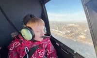 Александр Усс подарил школьнику из Красноярска полет на вертолете над городом